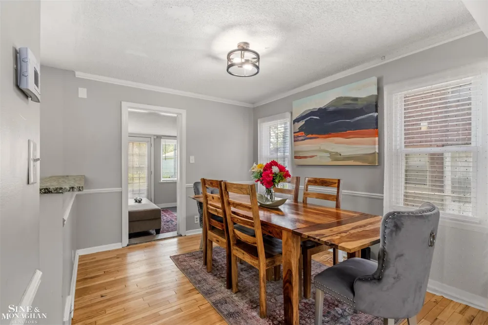 19282 Raymond Street Grosse Pointe Woods City, MI 48236