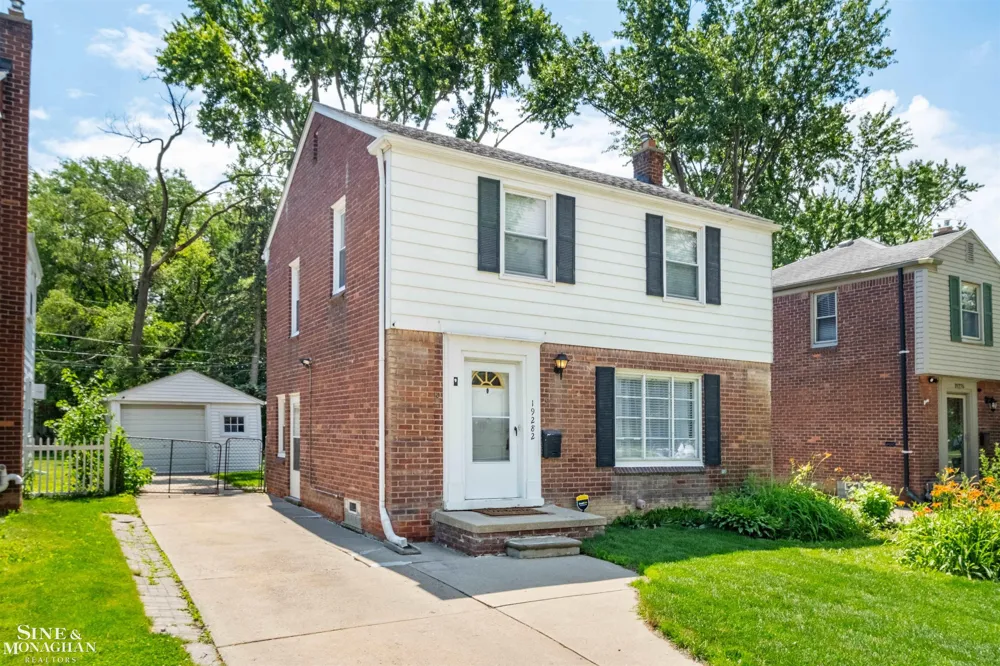 19282 Raymond Street Grosse Pointe Woods City, MI 48236
