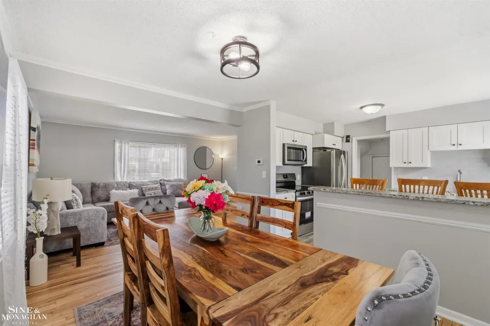 19282 Raymond Street Grosse Pointe Woods City, MI 48236