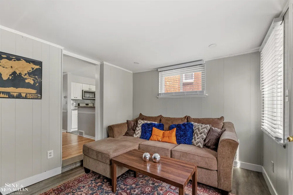 19282 Raymond Street Grosse Pointe Woods City, MI 48236