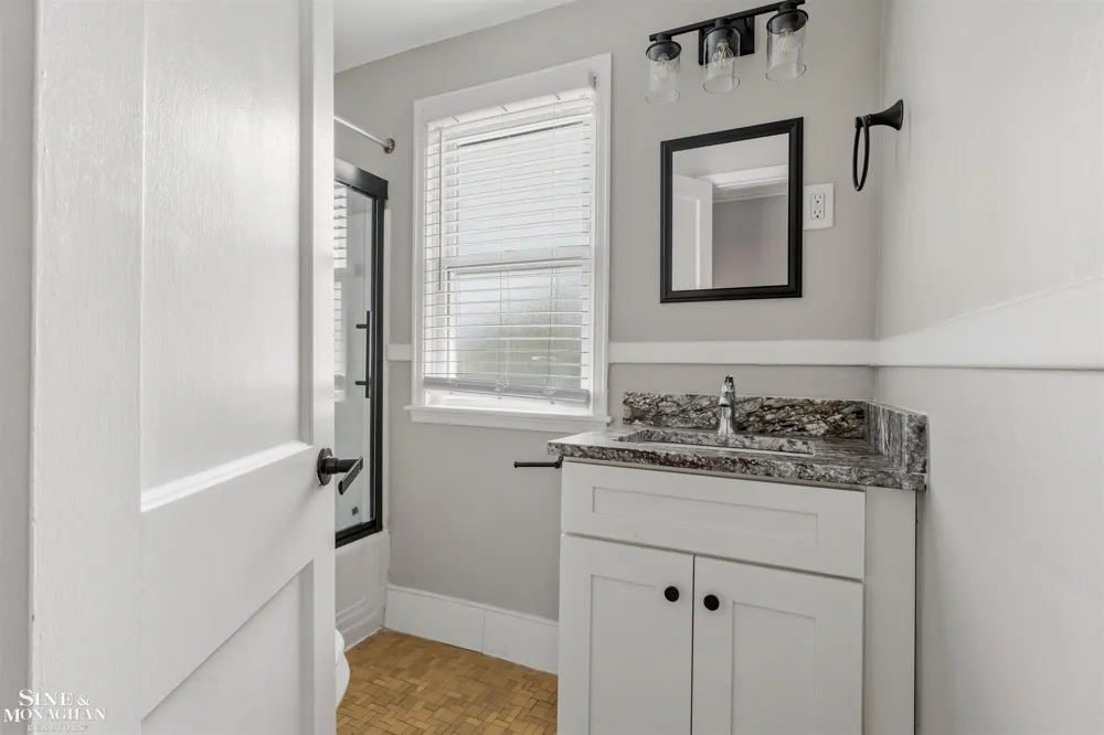 19282 Raymond Street Grosse Pointe Woods City, MI 48236