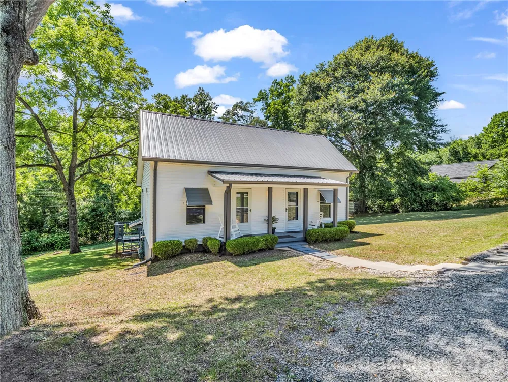 193 Middle Street Ellenboro, NC 28040