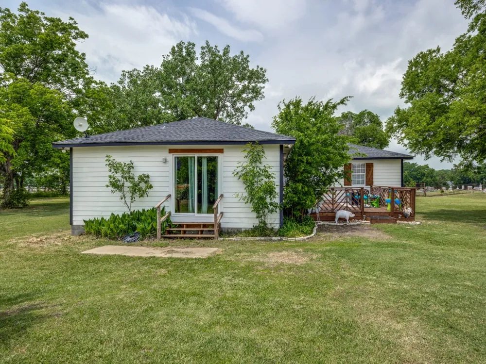 411 W Houston Street Leonard, TX 75452