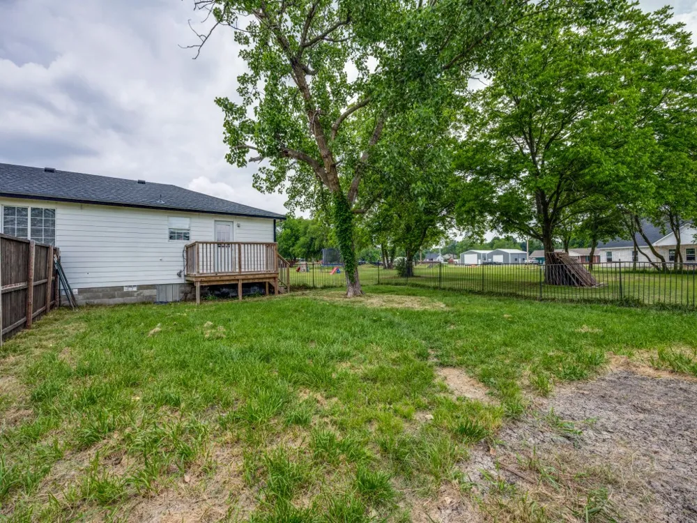 411 W Houston Street Leonard, TX 75452