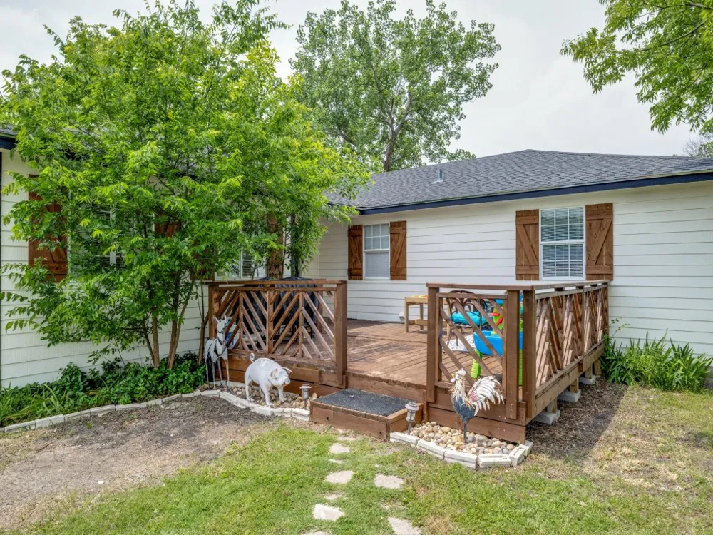411 W Houston Street Leonard, TX 75452