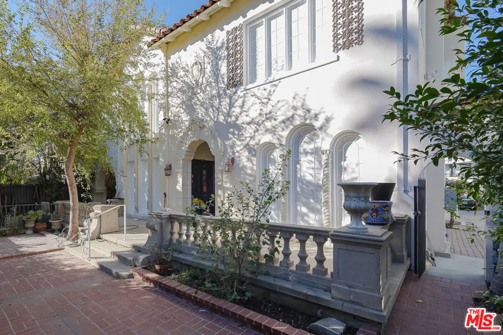 1815 Grace Avenue Los Angeles, CA 90028