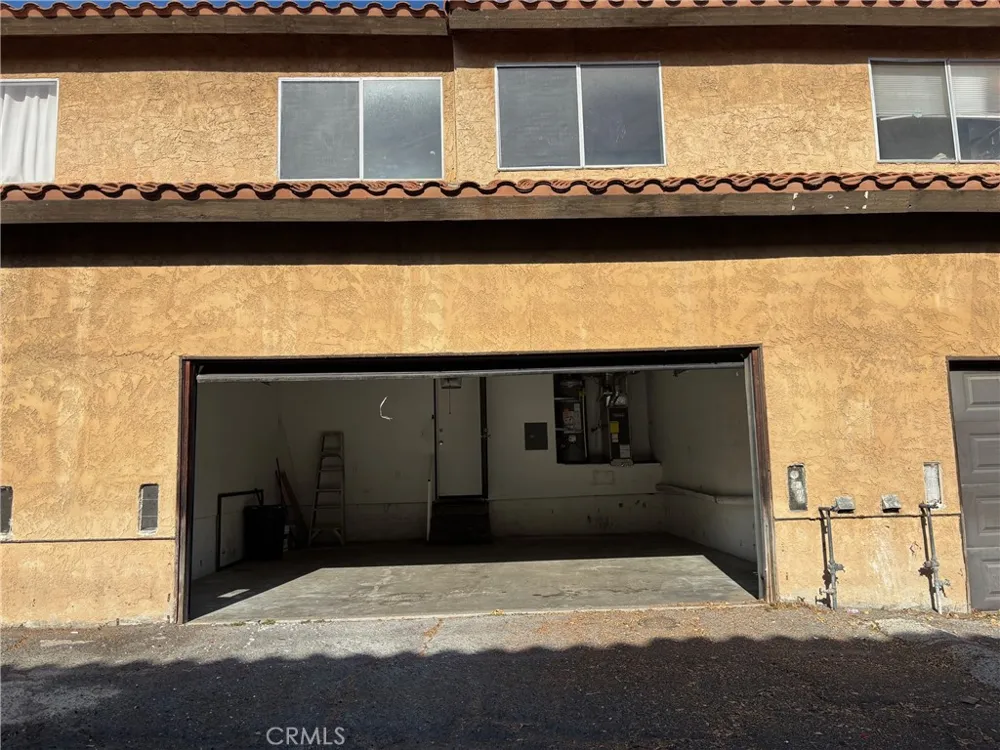 16595 Upland #E Fontana, CA 92335