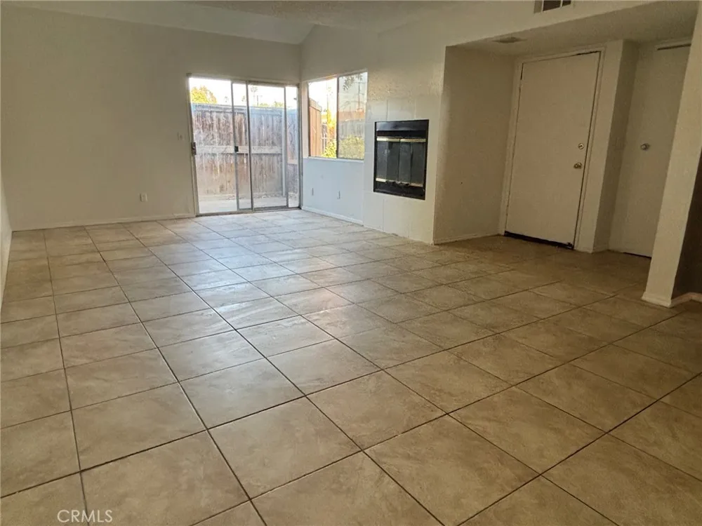 16595 Upland #E Fontana, CA 92335