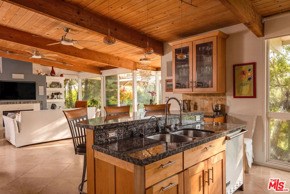679 Wonder View Drive Calabasas, CA 91302