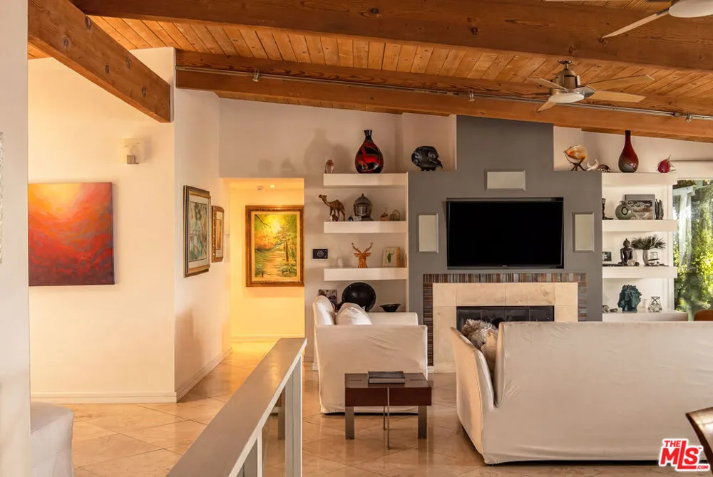 679 Wonder View Drive Calabasas, CA 91302