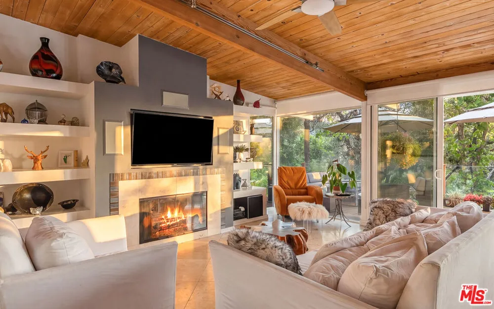 679 Wonder View Drive Calabasas, CA 91302