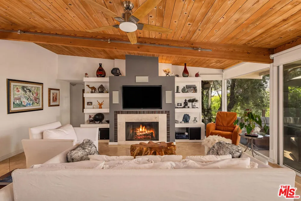 679 Wonder View Drive Calabasas, CA 91302