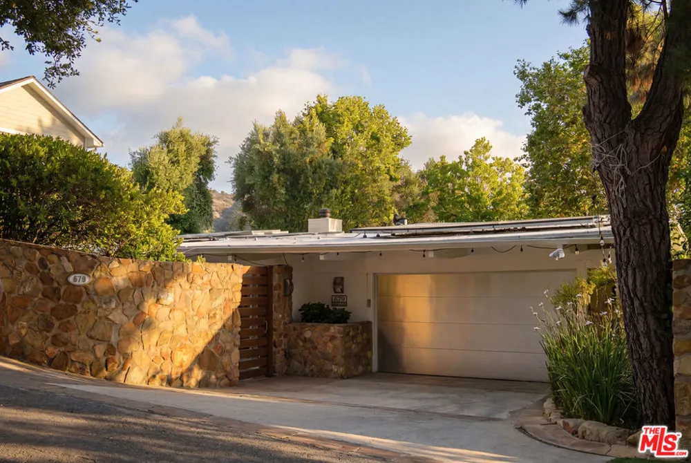 679 Wonder View Drive Calabasas, CA 91302