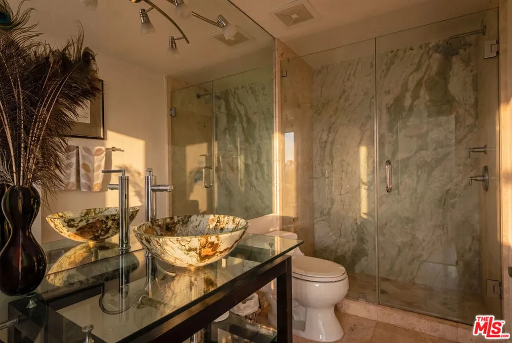 679 Wonder View Drive Calabasas, CA 91302