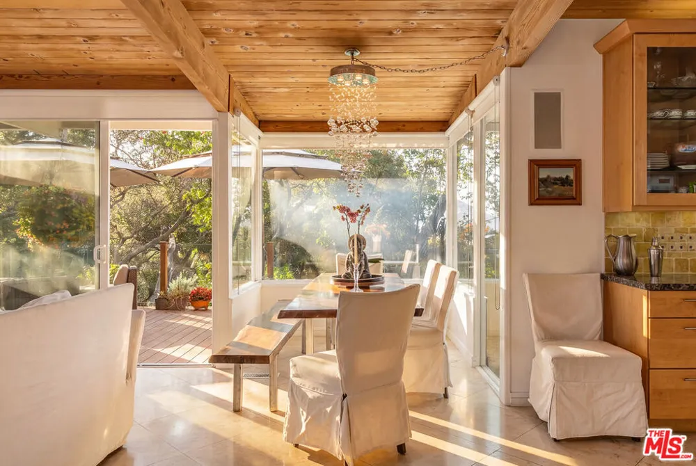 679 Wonder View Drive Calabasas, CA 91302