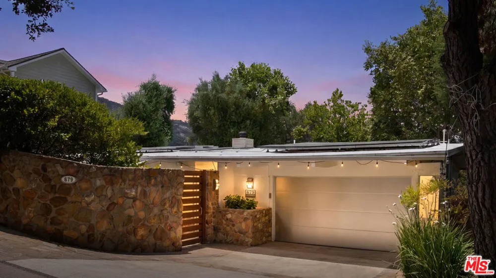 679 Wonder View Drive Calabasas, CA 91302