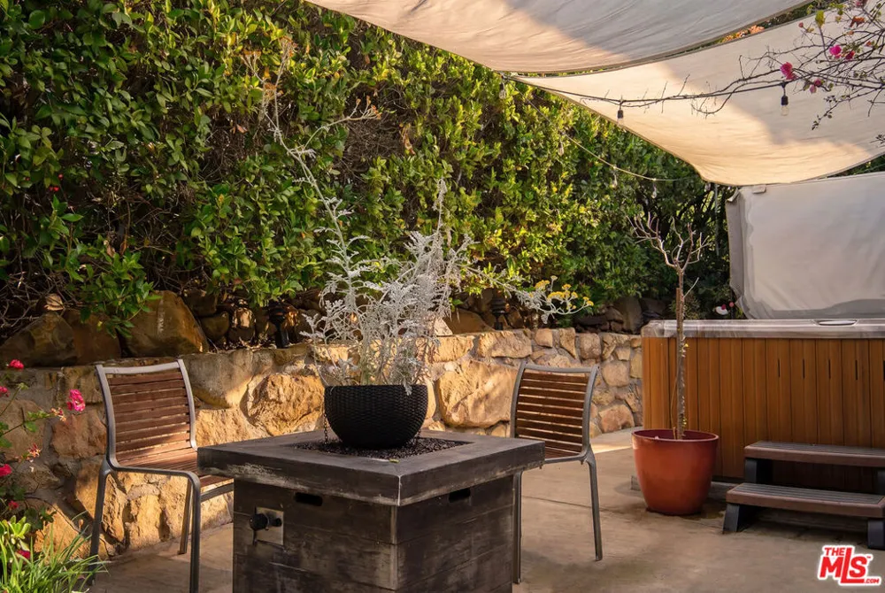 679 Wonder View Drive Calabasas, CA 91302