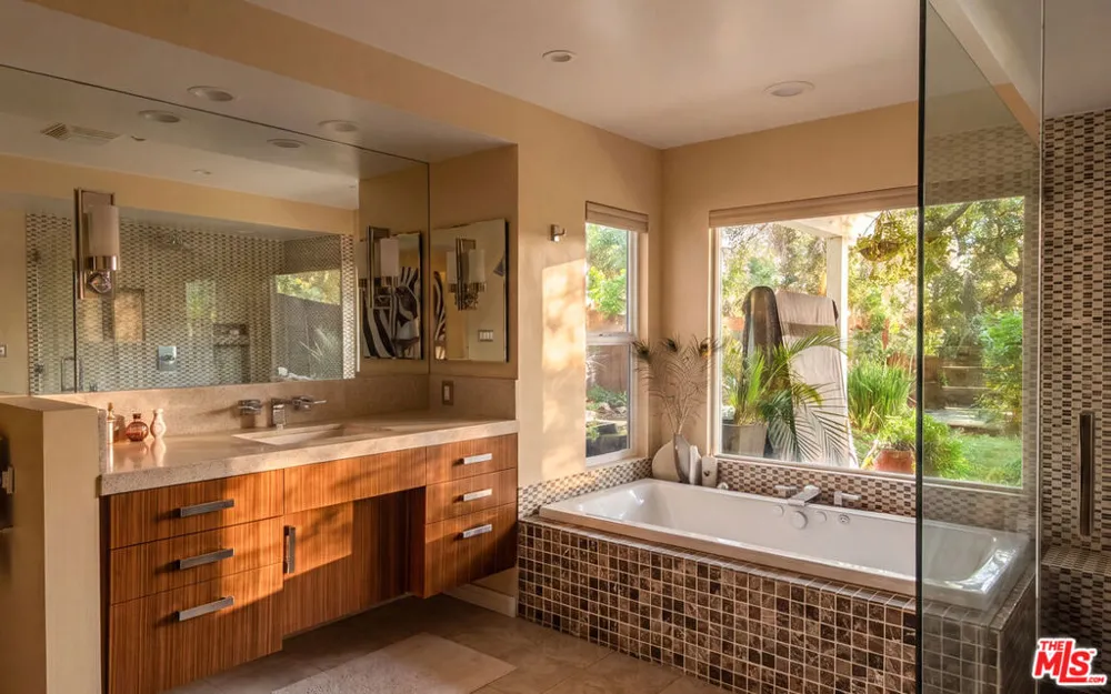 679 Wonder View Drive Calabasas, CA 91302