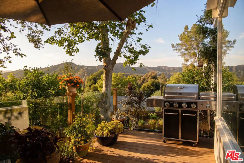 679 Wonder View Drive Calabasas, CA 91302