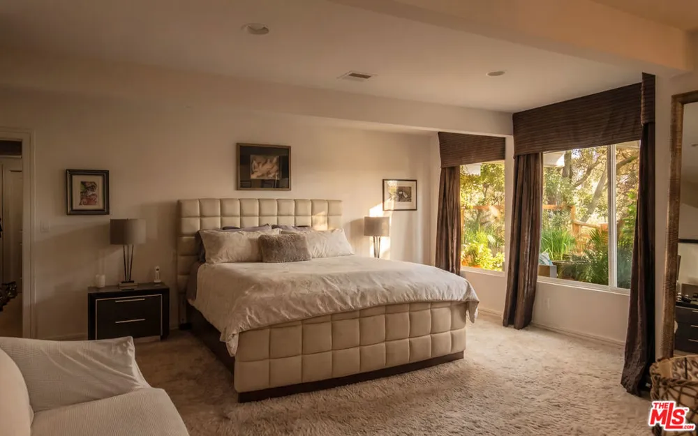 679 Wonder View Drive Calabasas, CA 91302