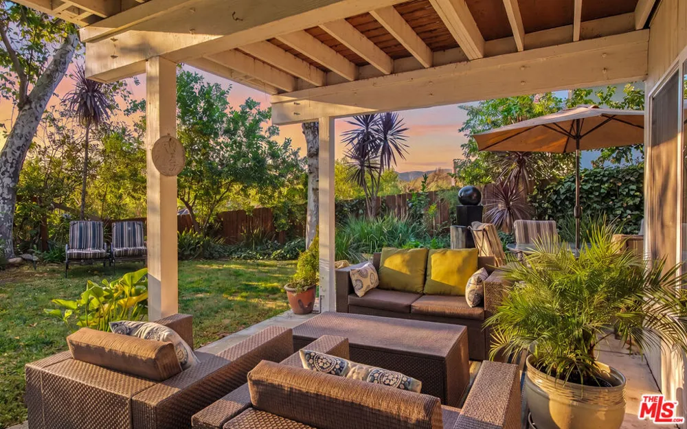 679 Wonder View Drive Calabasas, CA 91302