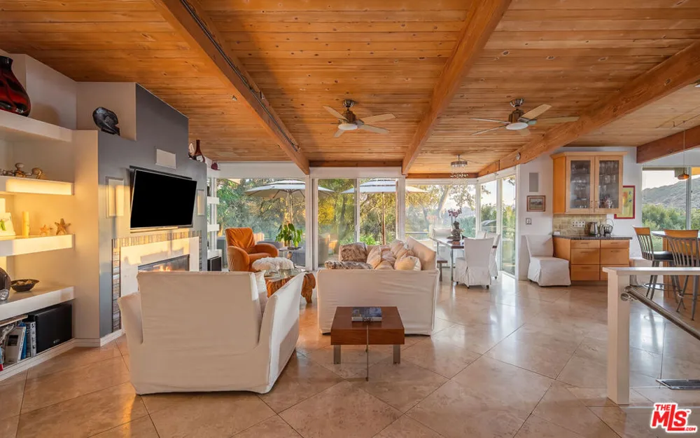 679 Wonder View Drive Calabasas, CA 91302