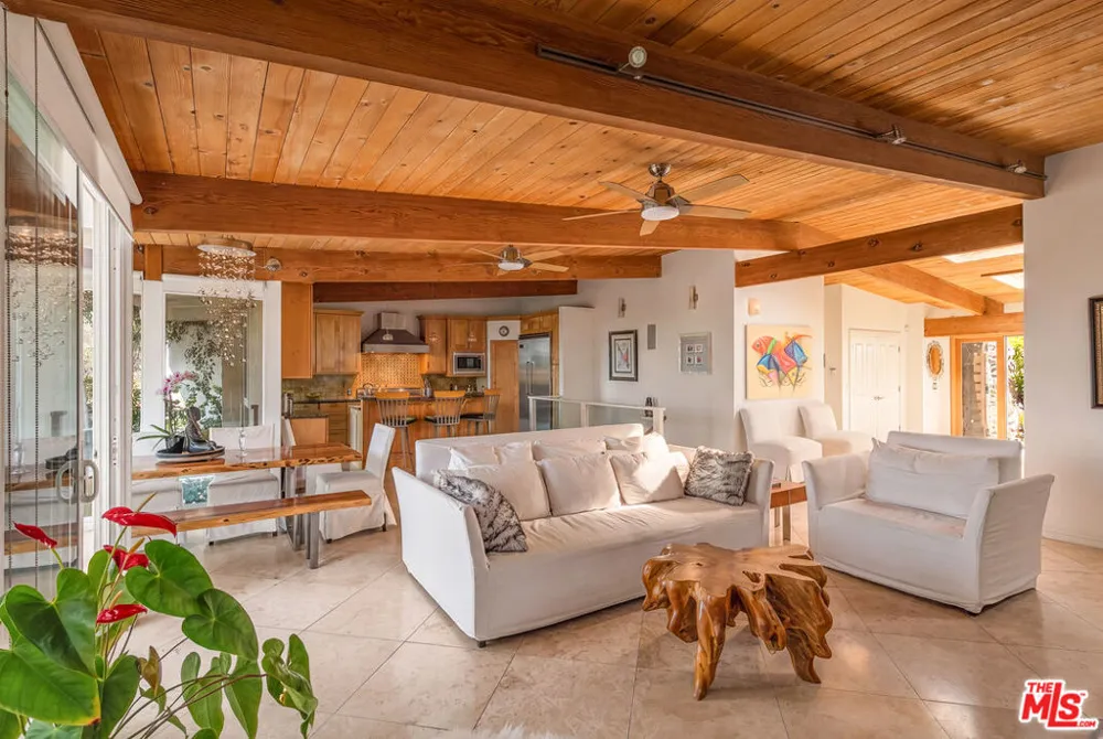 679 Wonder View Drive Calabasas, CA 91302