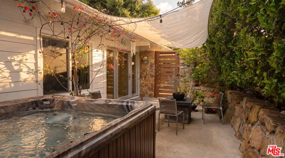 679 Wonder View Drive Calabasas, CA 91302