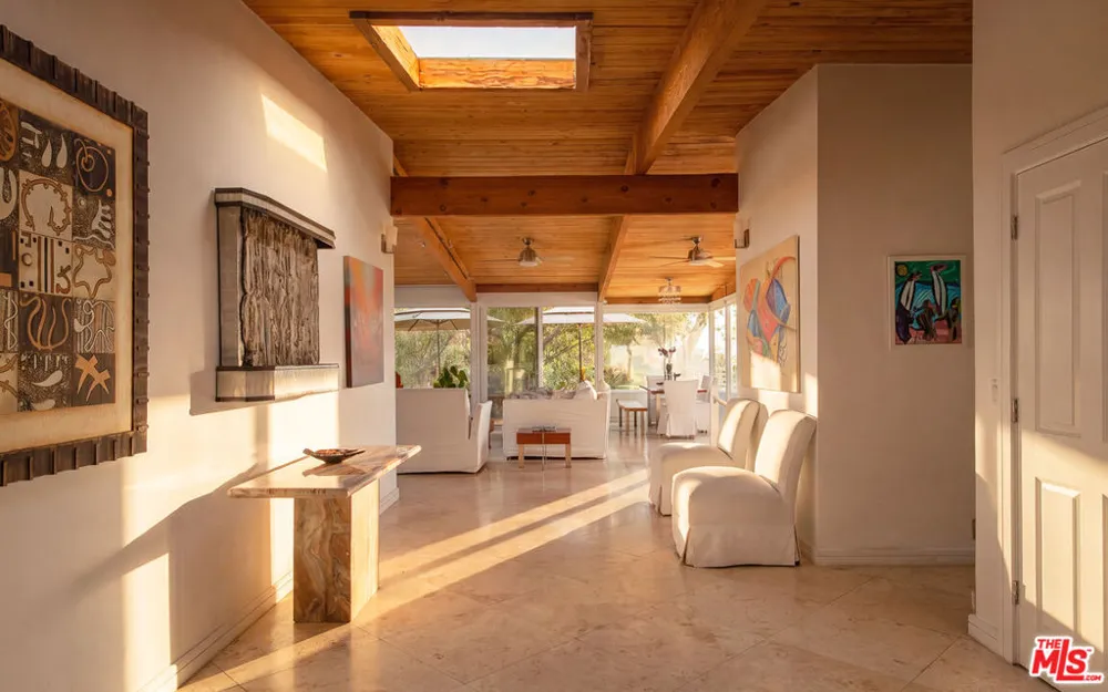 679 Wonder View Drive Calabasas, CA 91302