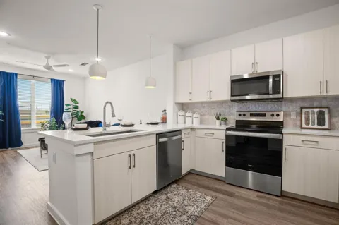 6324 Lamar Boulevard #212