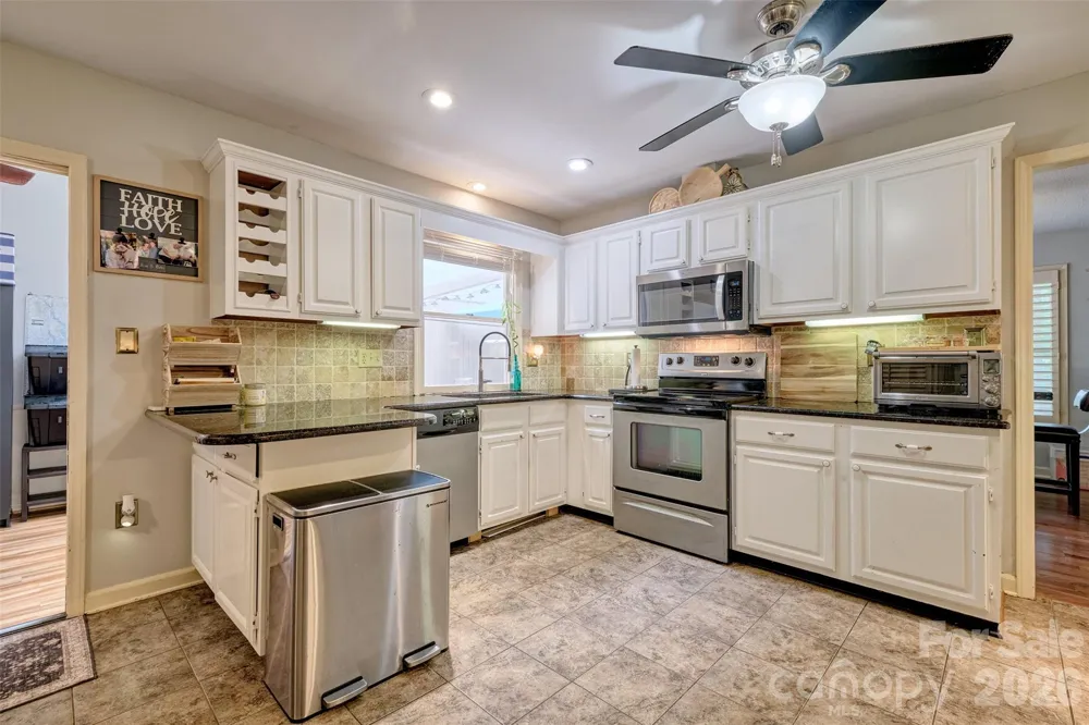 18 Shipmaster Court Lake Wylie, SC 29710