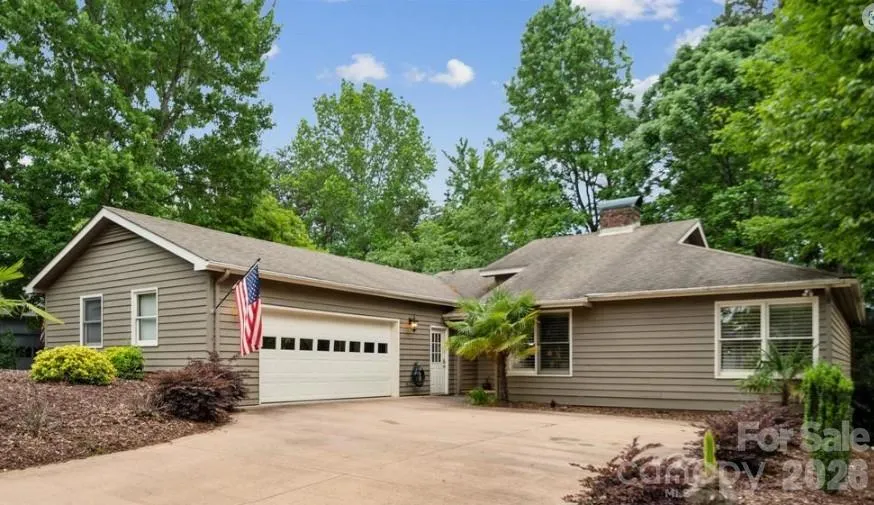 18 Shipmaster Court Lake Wylie, SC 29710