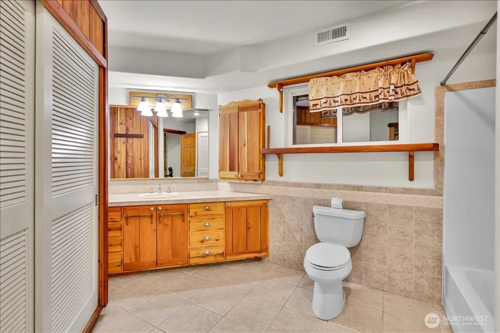 17049 Lake Point Drive SE Yelm, WA 98597