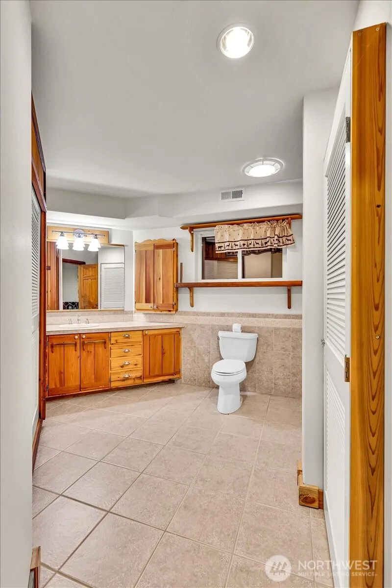 17049 Lake Point Drive SE Yelm, WA 98597