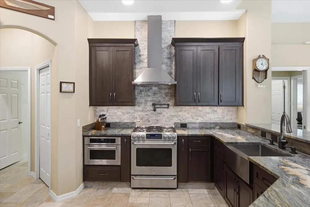 418 PINE BLUFF DRIVE Lutz, FL 33549