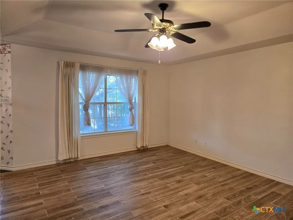 120 Gardenridge Drive Seguin, TX 78155