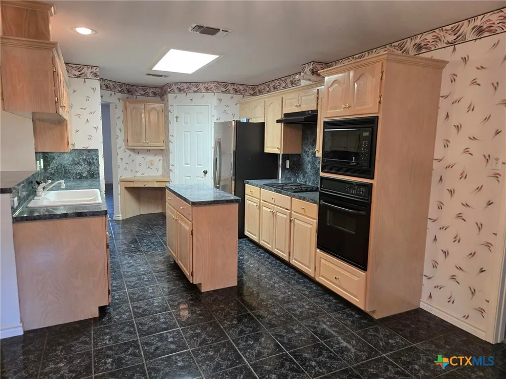 120 Gardenridge Drive Seguin, TX 78155