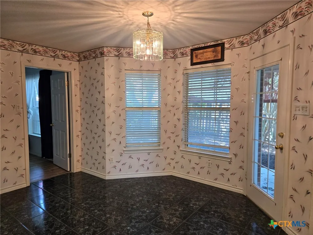 120 Gardenridge Drive Seguin, TX 78155