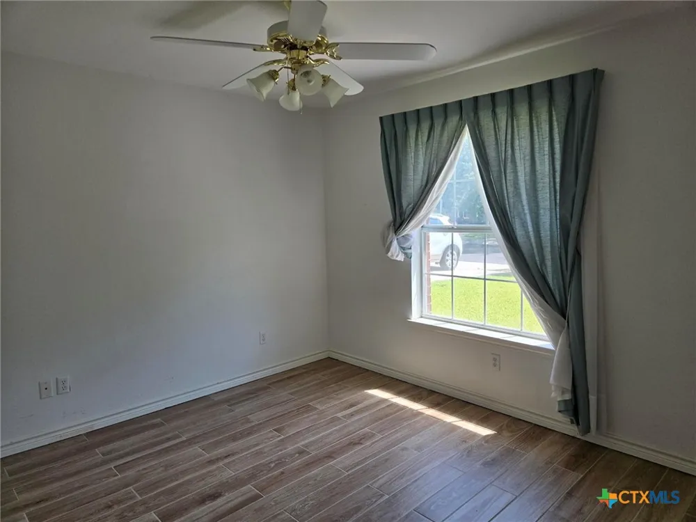 120 Gardenridge Drive Seguin, TX 78155