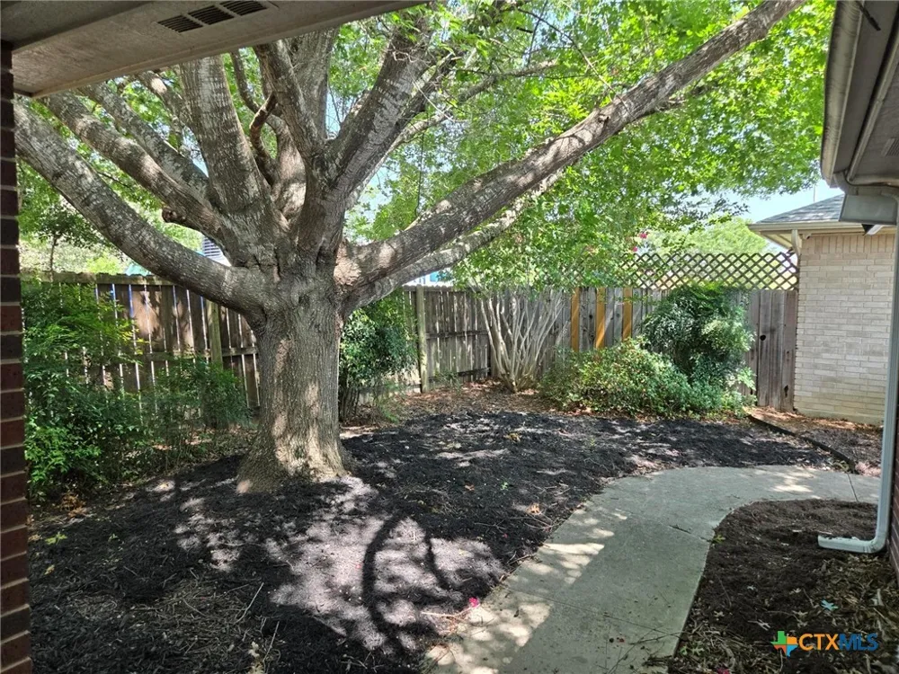 120 Gardenridge Drive Seguin, TX 78155
