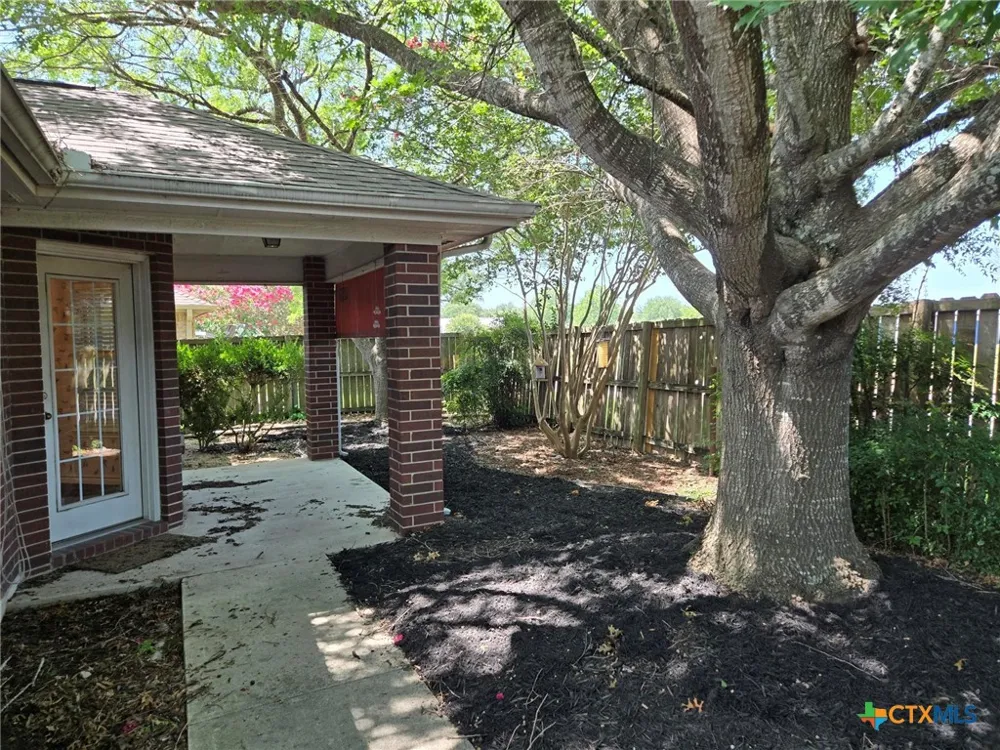120 Gardenridge Drive Seguin, TX 78155