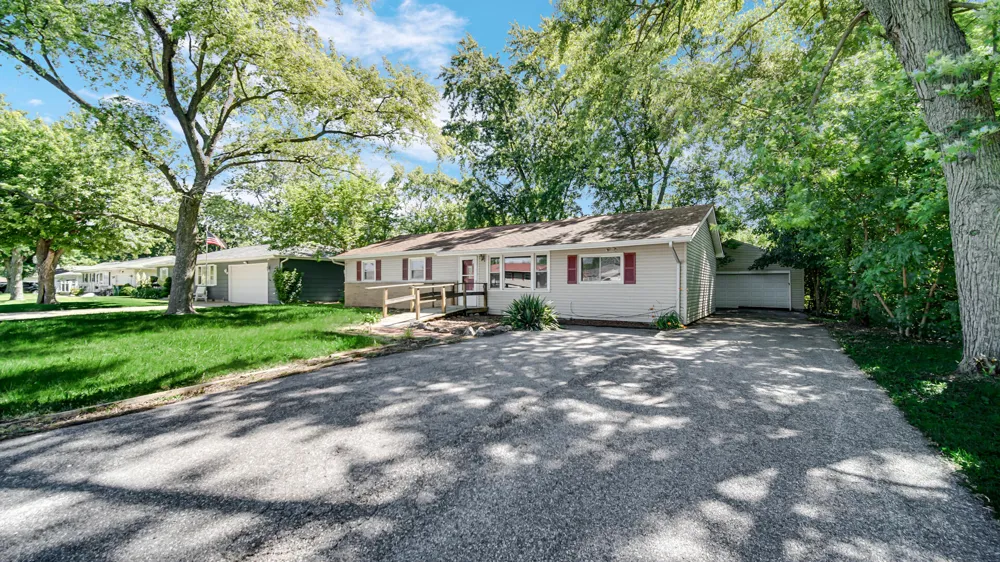 7713 Hendricks Place Merrillville, IN 46410