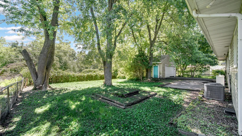 7713 Hendricks Place Merrillville, IN 46410