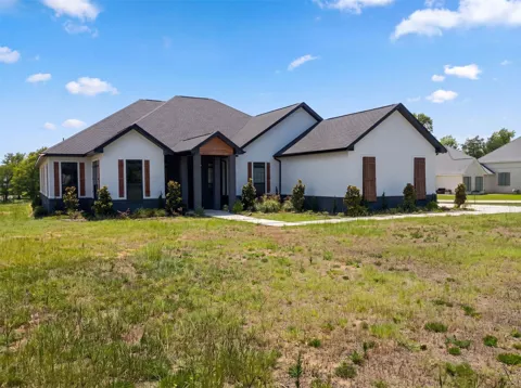 101 Windward Court