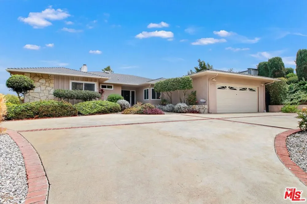 4152 Terraza Drive Los Angeles, CA 90008