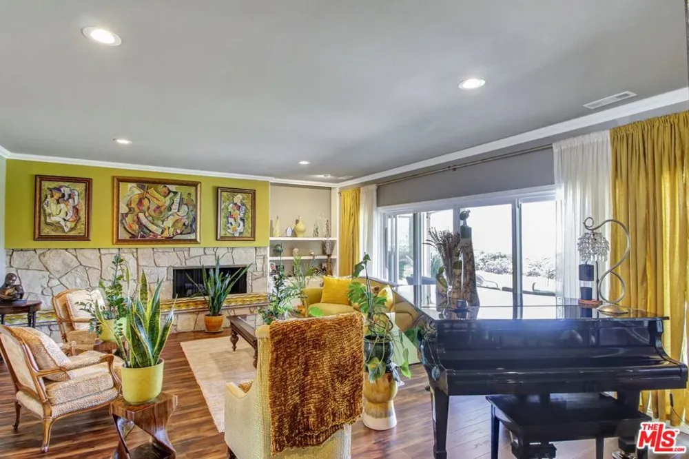 4152 Terraza Drive Los Angeles, CA 90008