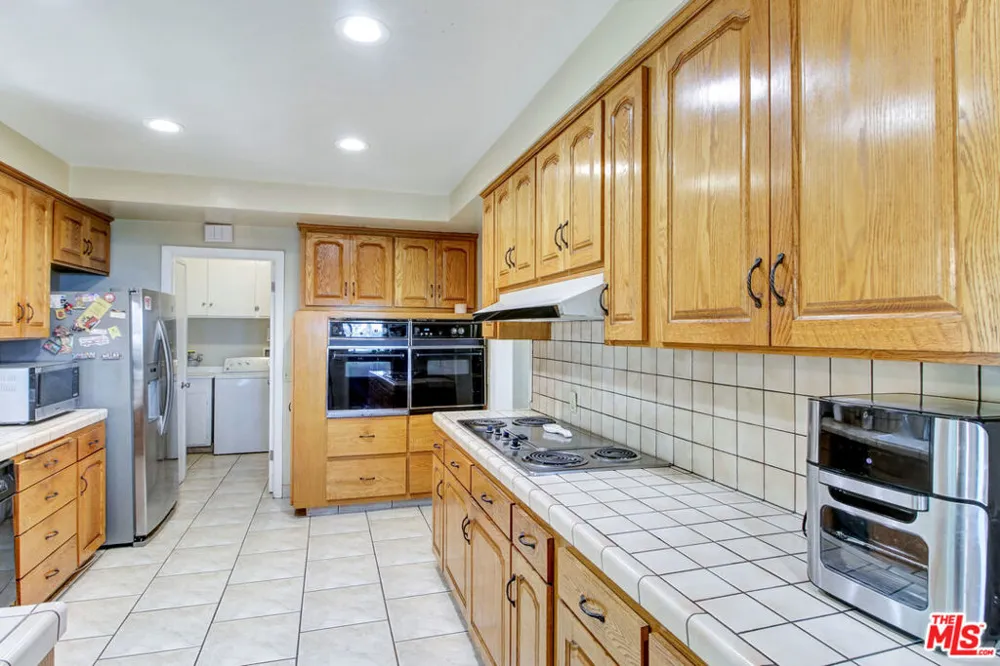 4152 Terraza Drive Los Angeles, CA 90008