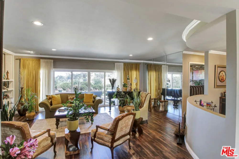 4152 Terraza Drive Los Angeles, CA 90008