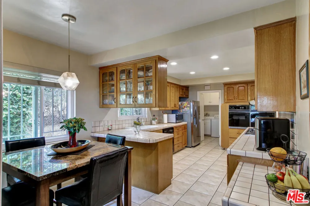 4152 Terraza Drive Los Angeles, CA 90008
