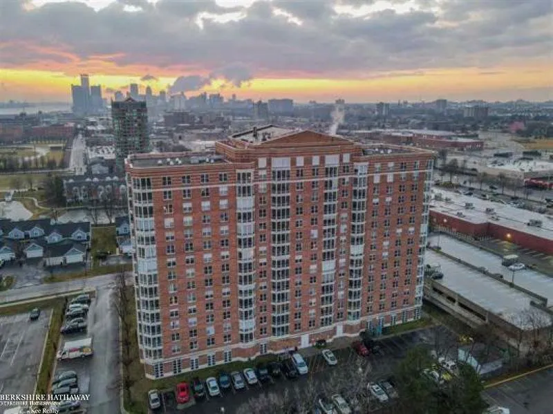250 E Harbortown #1110 Drive Detroit City, MI 48207